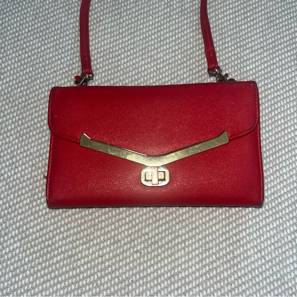 Jaclyn Smith Pleather Convertible Crossbody Wallet Clutch Purse Red Gold Accents